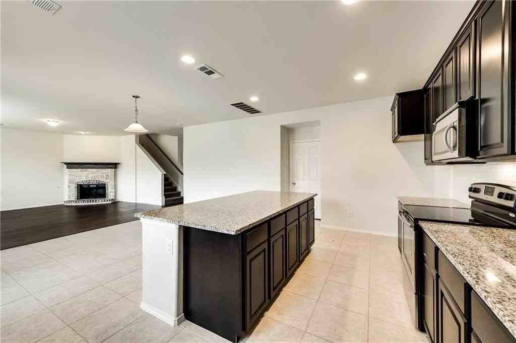 921 Foxglove Dr - Photo 5 of 15