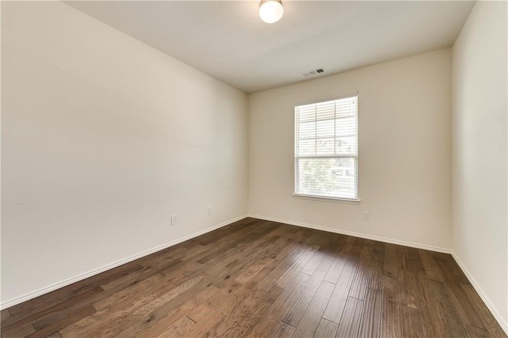 921 Foxglove Dr - Photo 6 of 15