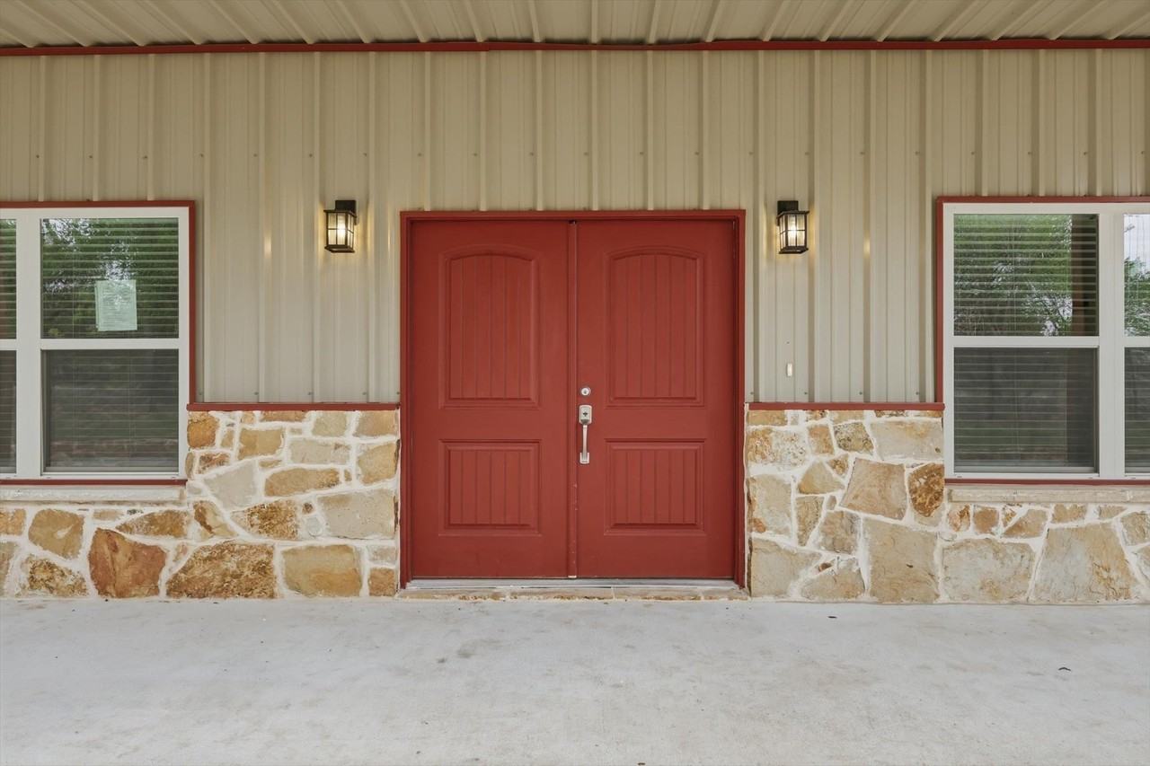 1445 County Road 3690 - Photo 2 of 21