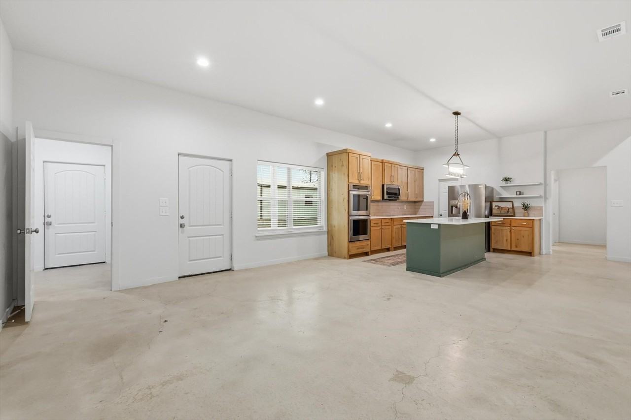 1445 County Road 3690 - Photo 5 of 21