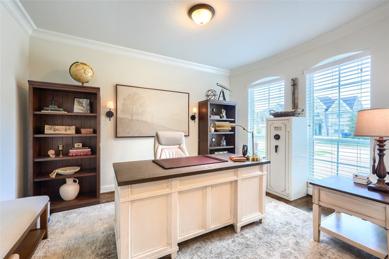 625 Yarrow St - Photo 4 of 37