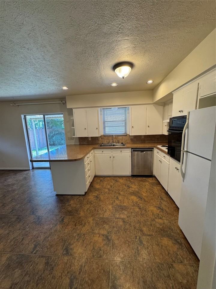 11037 Joymeadow Dr - Photo 6 of 16