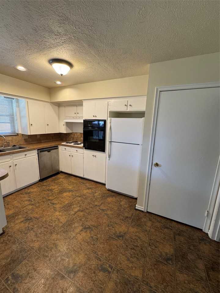 11037 Joymeadow Dr - Photo 7 of 16