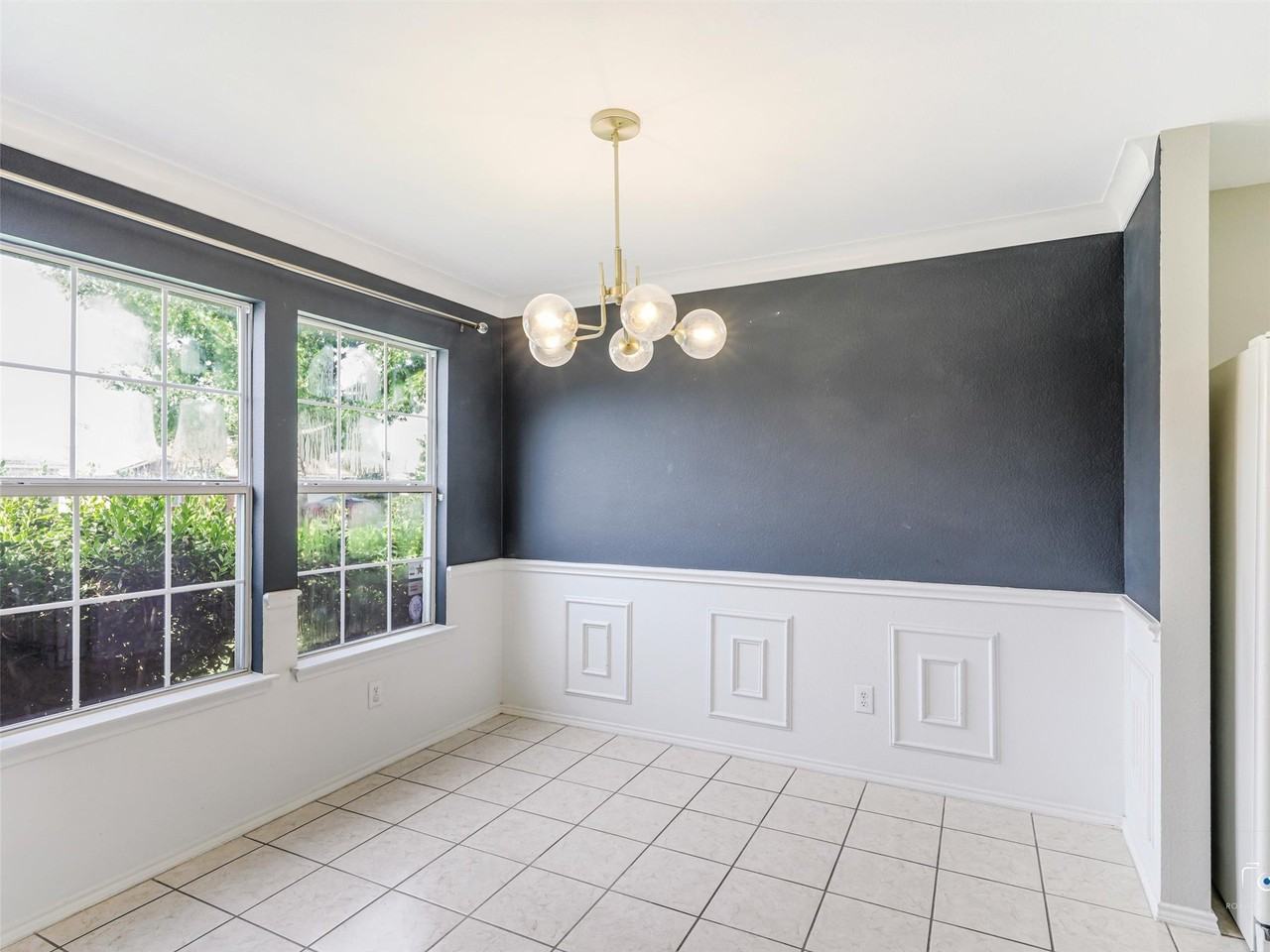 1637 Elm St - Photo 5 of 25