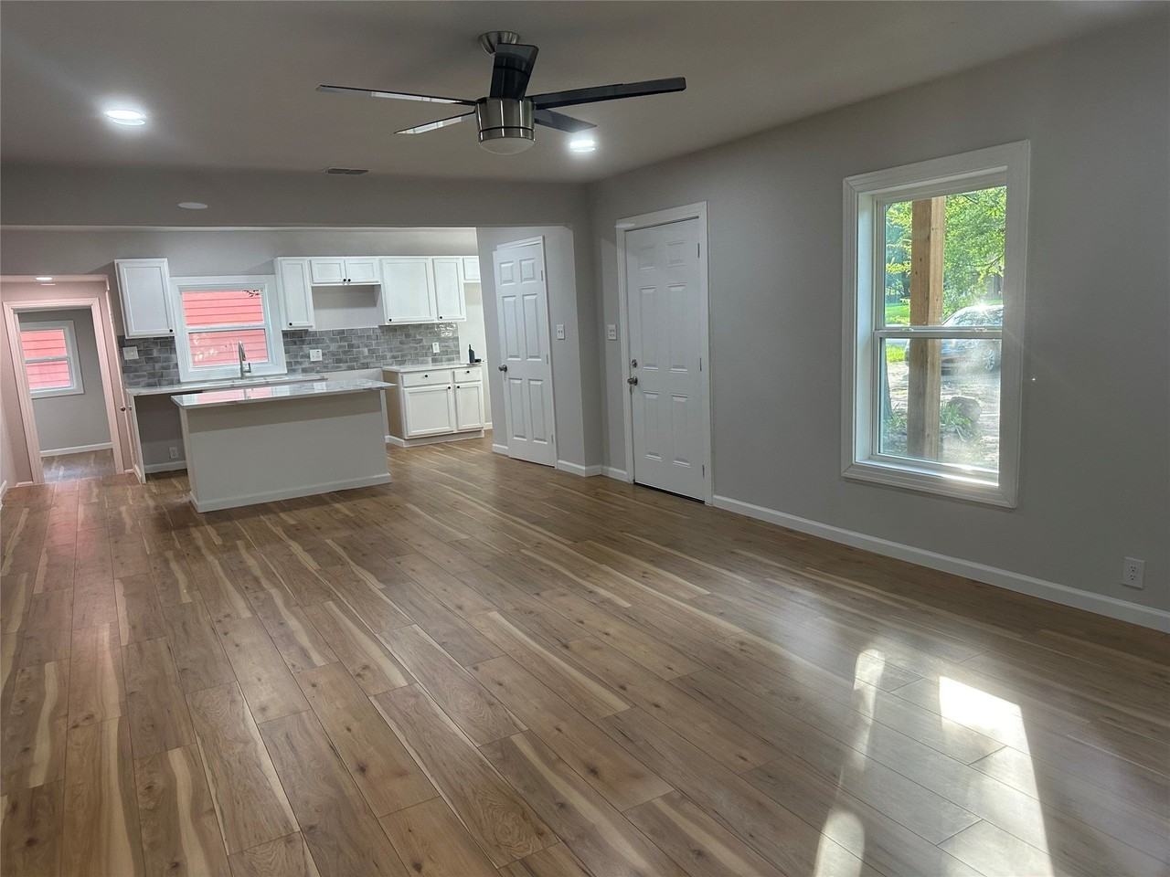 1008 Commerce Dr - Photo 3 of 18
