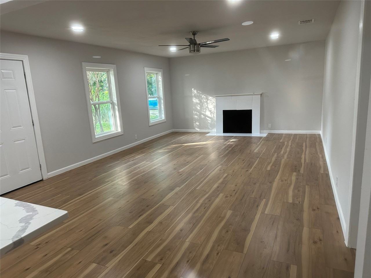 1008 Commerce Dr - Photo 4 of 18