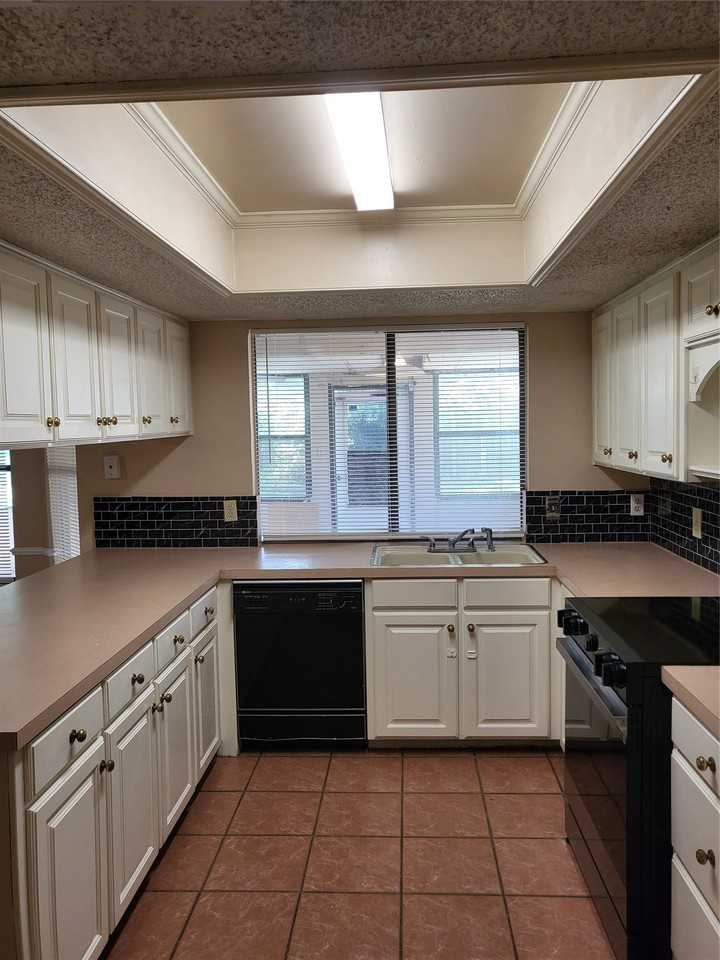 4200 Pyracantha Dr - Photo 6 of 23