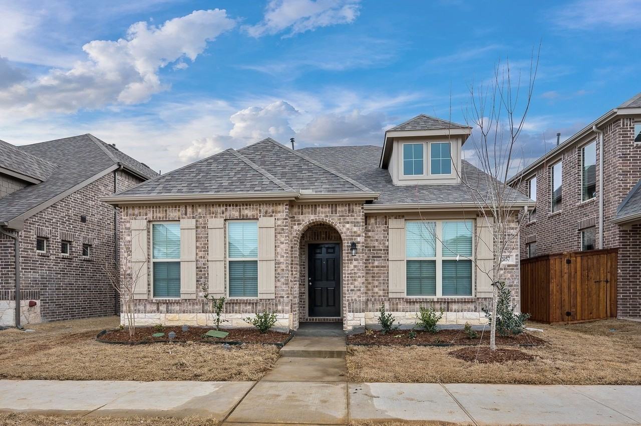 2037 Almassera Dr