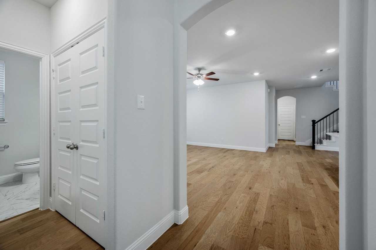 2037 Almassera Dr - Photo 4 of 18