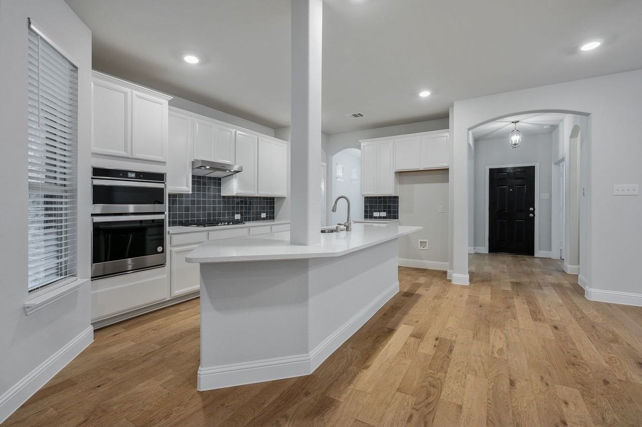 2037 Almassera Dr - Photo 5 of 18