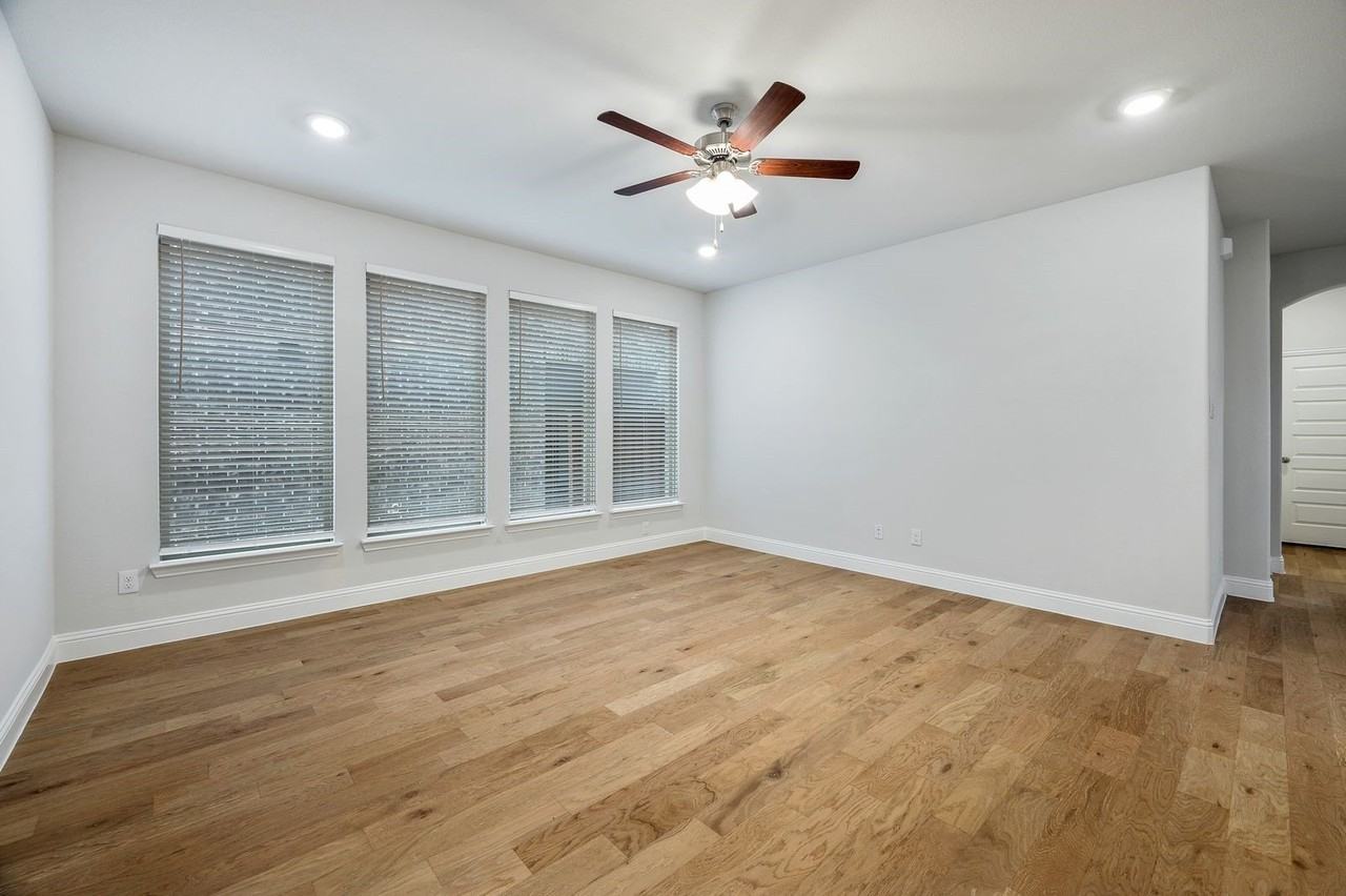 2037 Almassera Dr - Photo 7 of 18