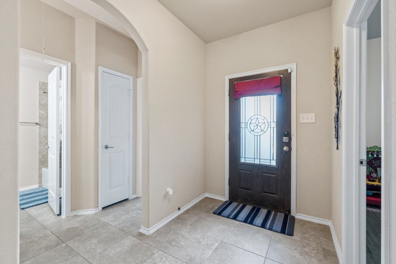 120 Rustic Oak Ln - Photo 2 of 21