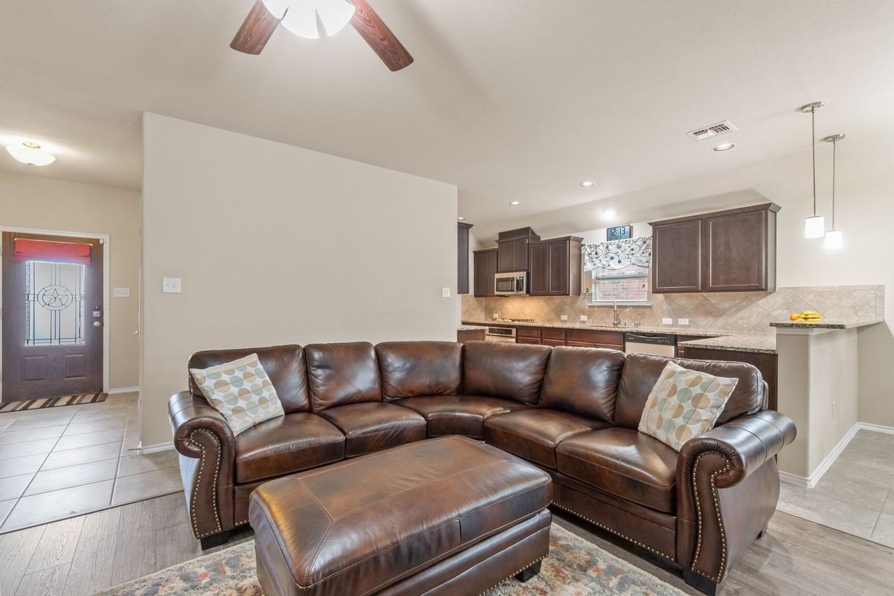 120 Rustic Oak Ln - Photo 3 of 21