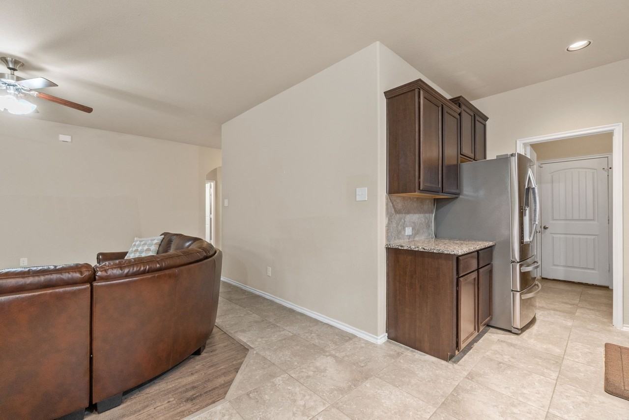 120 Rustic Oak Ln - Photo 5 of 21