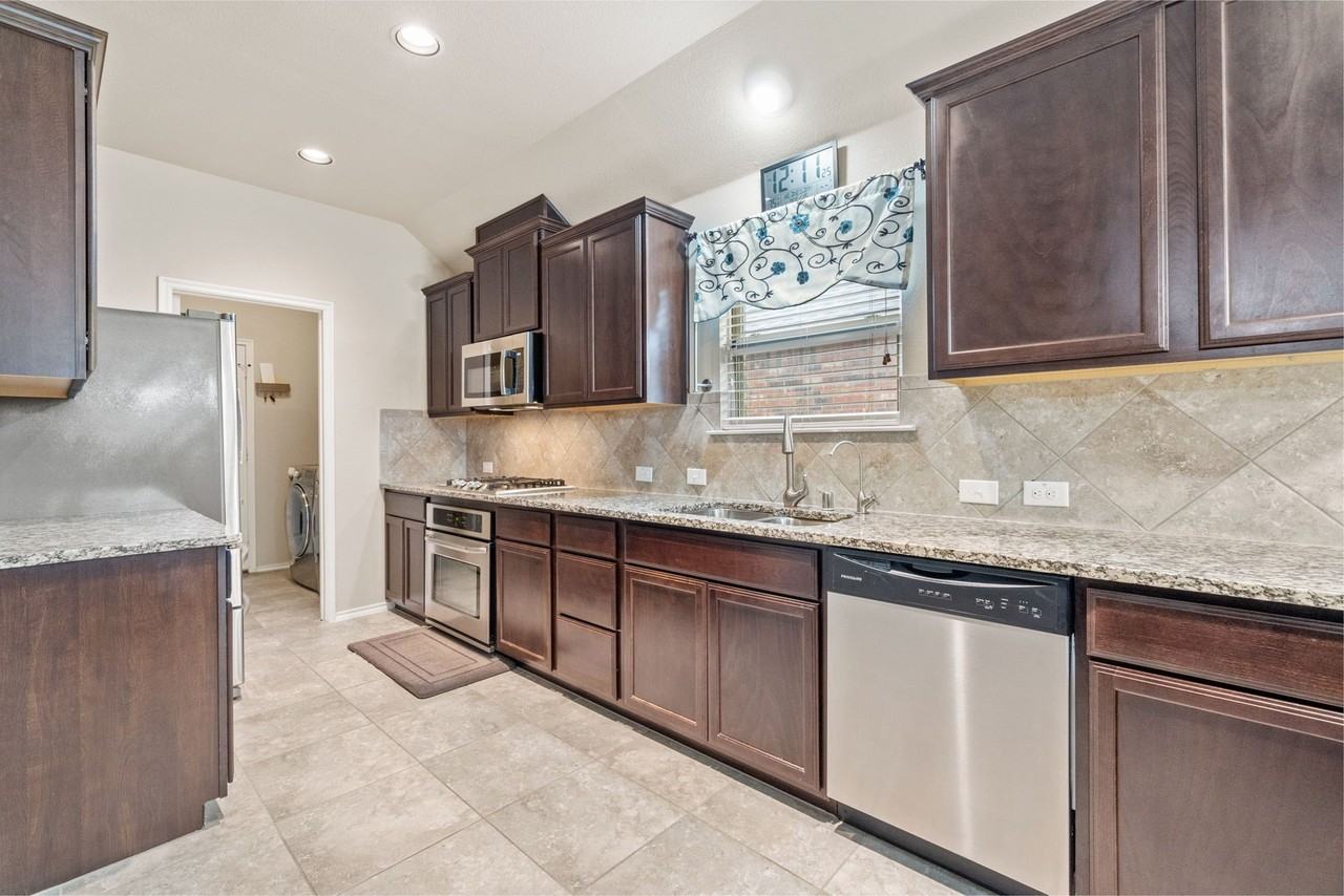 120 Rustic Oak Ln - Photo 6 of 21