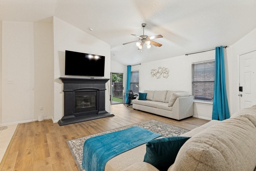 3172 Hollow Valley Dr - Photo 3 of 11