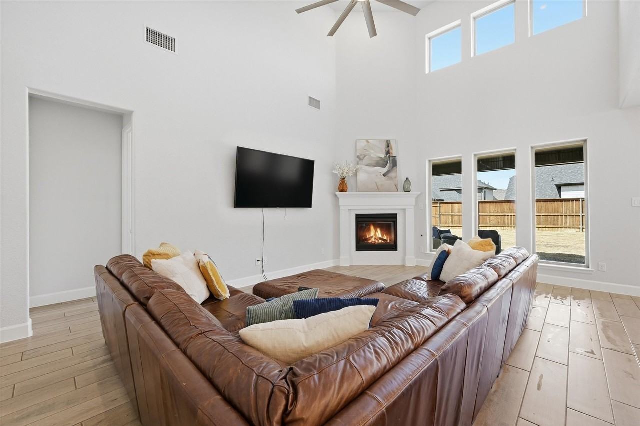 2600 Precocious Ct - Photo 3 of 39