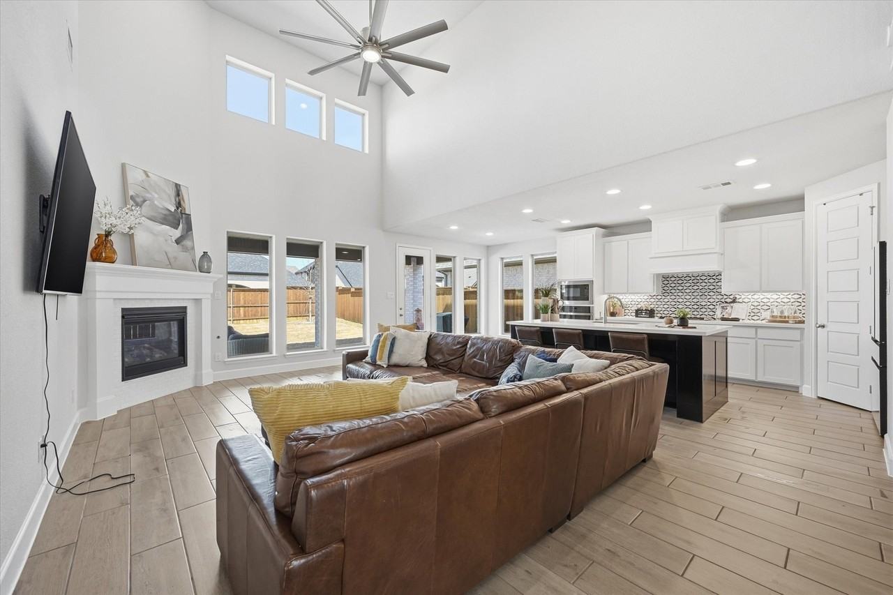 2600 Precocious Ct - Photo 4 of 39