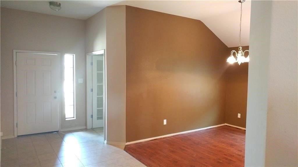 8512 Minturn Dr - Photo 7 of 31