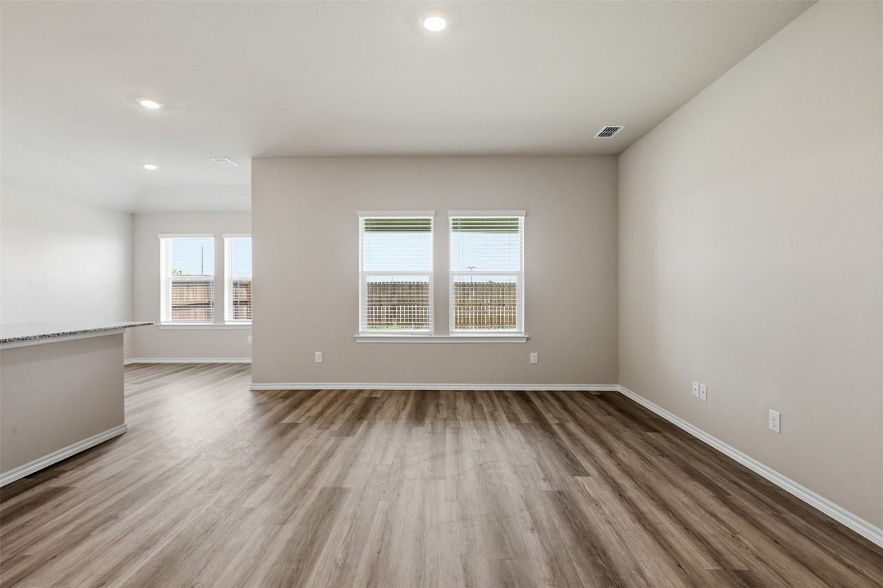 564 Marsh St - Photo 2 of 27