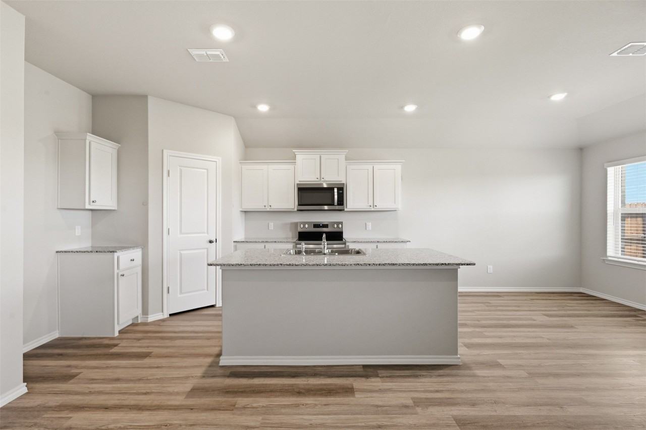 564 Marsh St - Photo 5 of 27