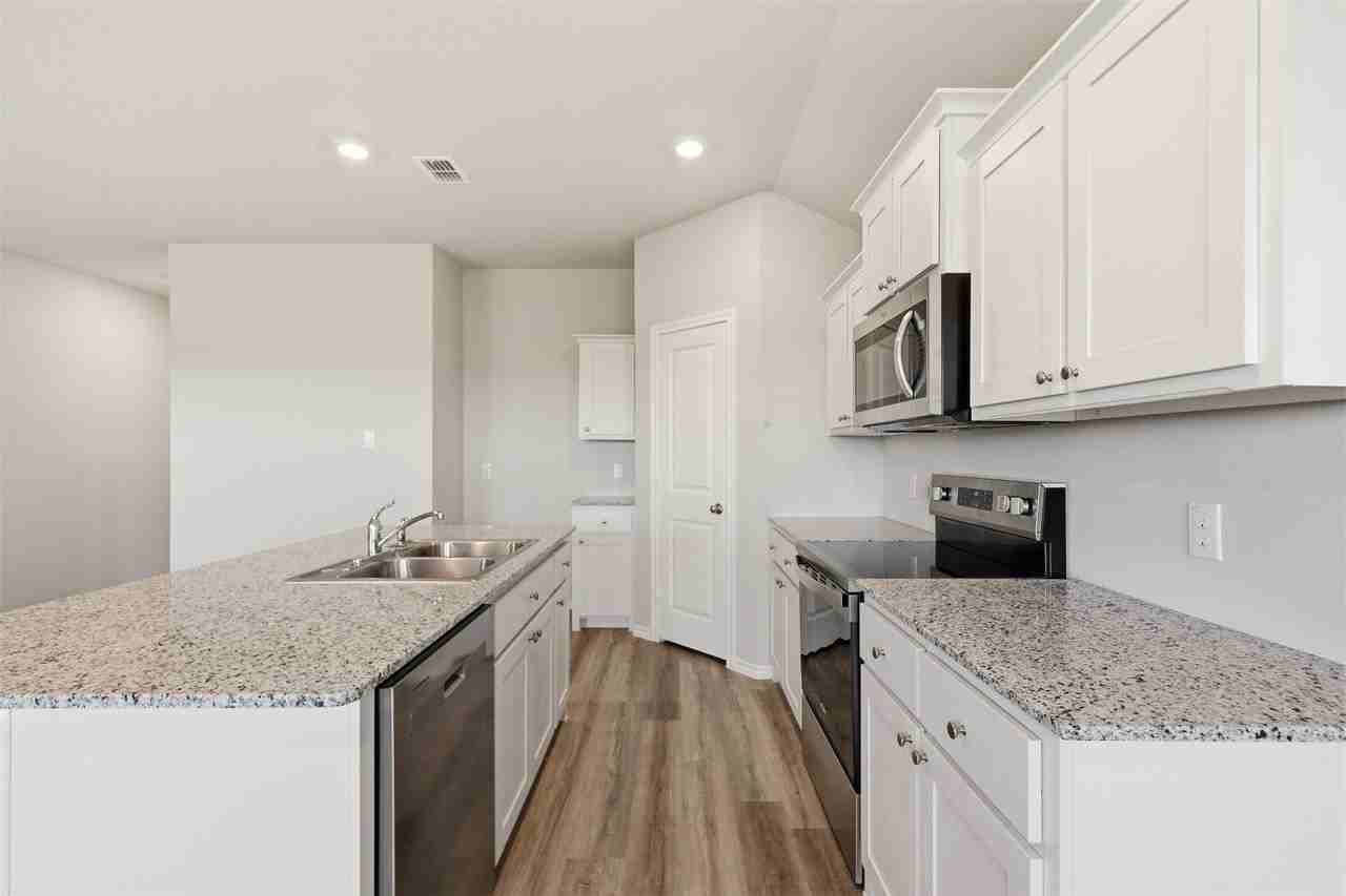 564 Marsh St - Photo 6 of 27