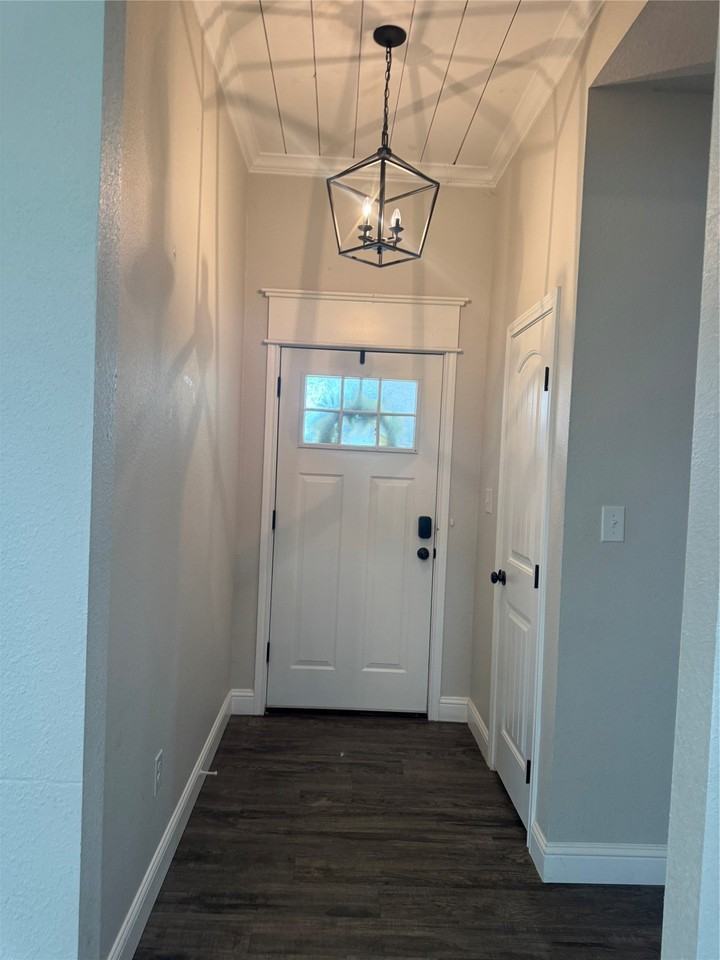 135 Carriage Hills Pkwy - Photo 2 of 18