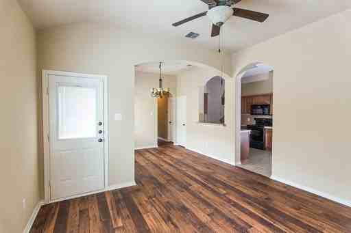 1405 Piedmont Dr - Photo 2 of 10