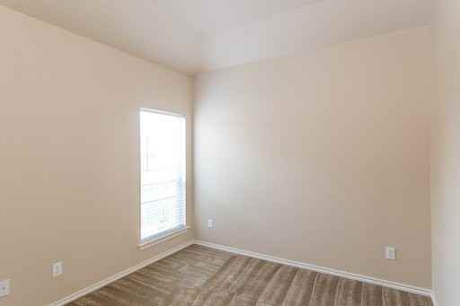 1405 Piedmont Dr - Photo 6 of 10