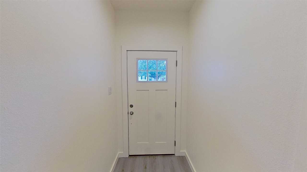 1009 Dubois St - Photo 3 of 29