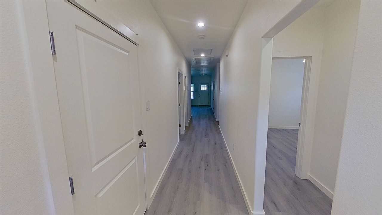1009 Dubois St - Photo 4 of 29