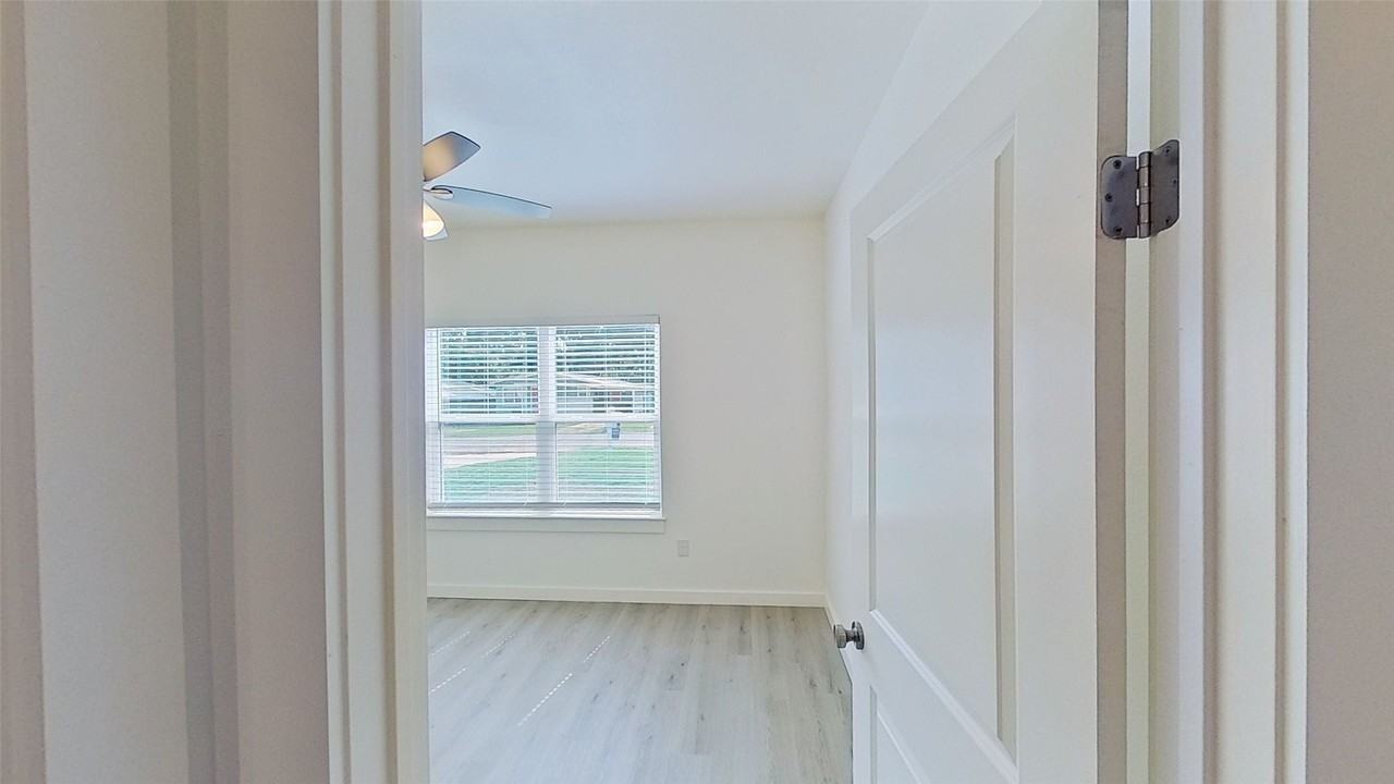 1009 Dubois St - Photo 5 of 29