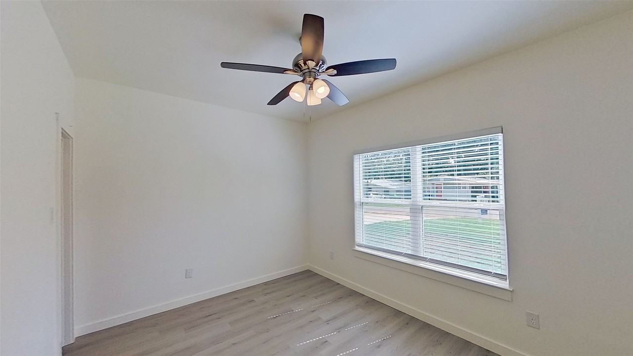 1009 Dubois St - Photo 6 of 29