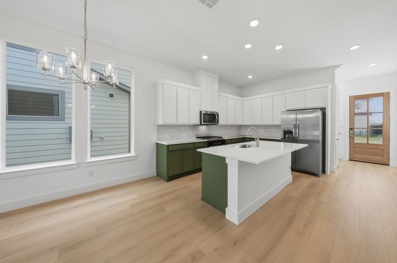 328 Chestnut St - Photo 3 of 22