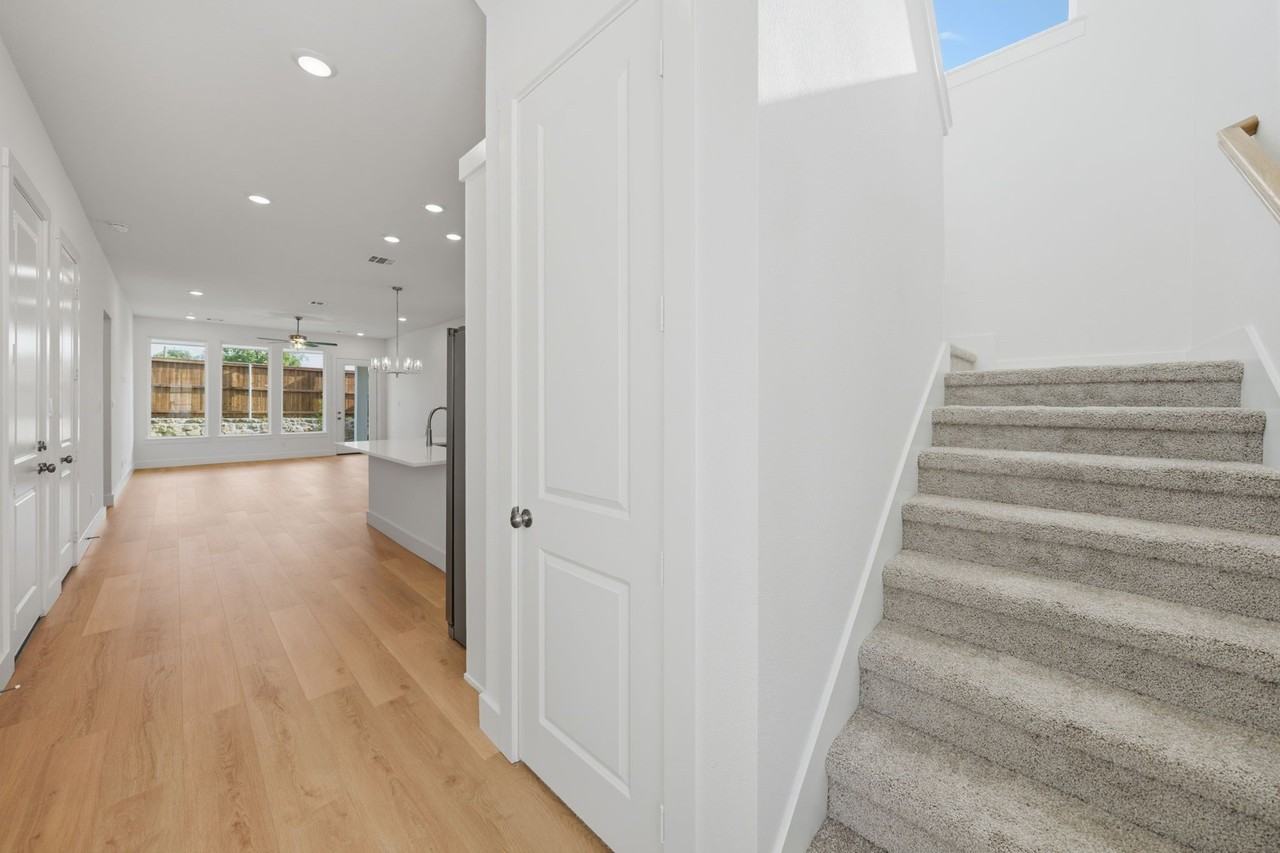 328 Chestnut St - Photo 4 of 22