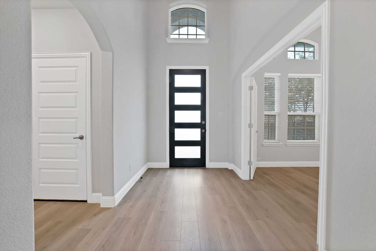 3101 Millstone Ln - Photo 4 of 38