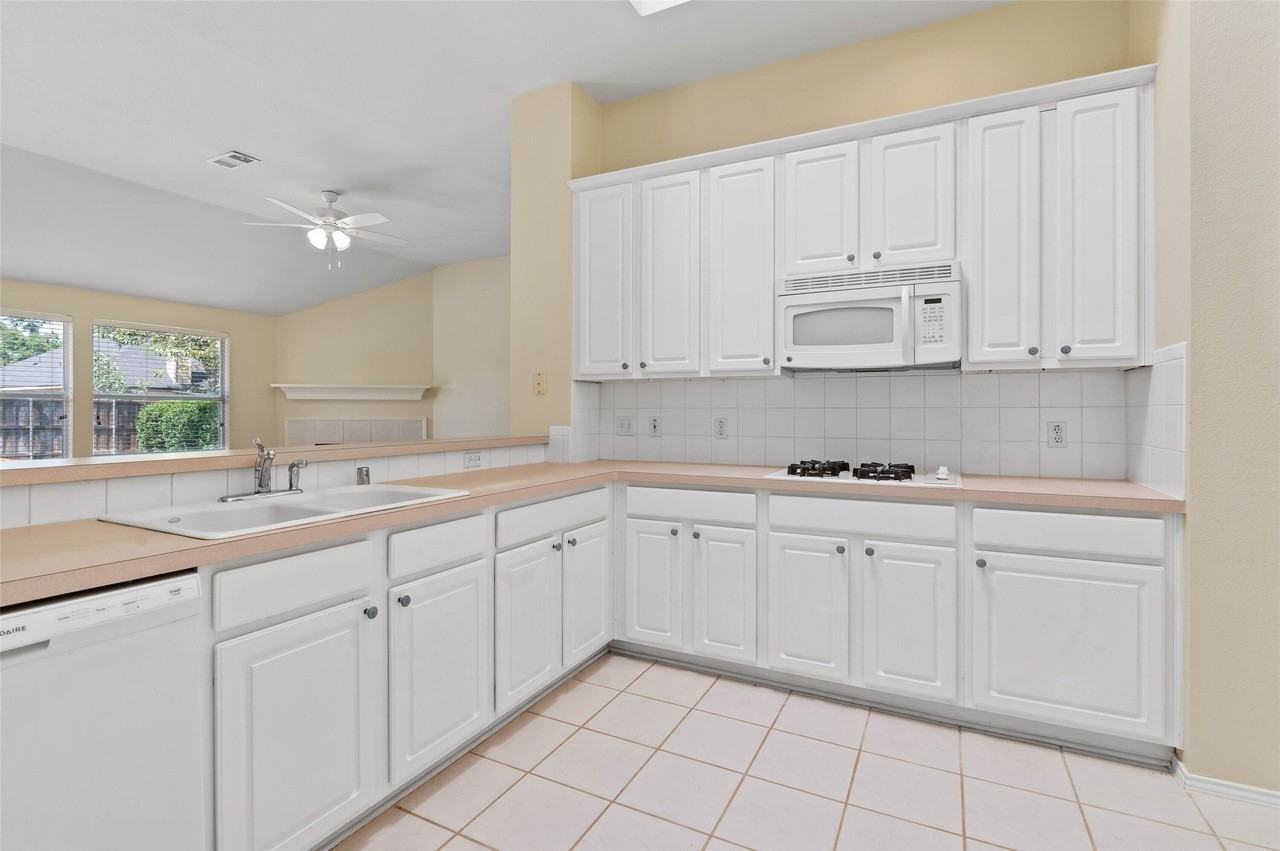1703 Nightingale Ln - Photo 3 of 32