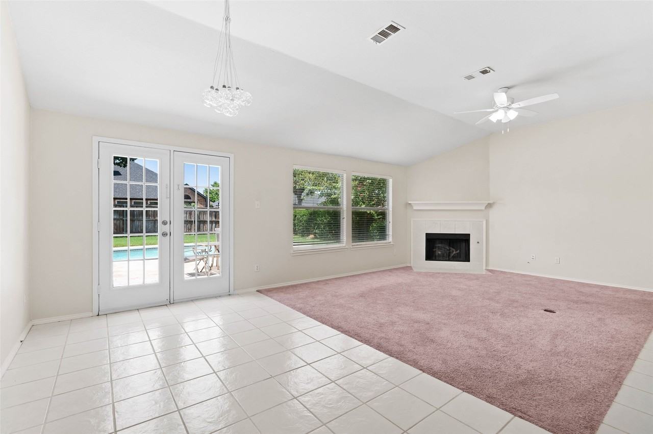 1703 Nightingale Ln - Photo 4 of 32