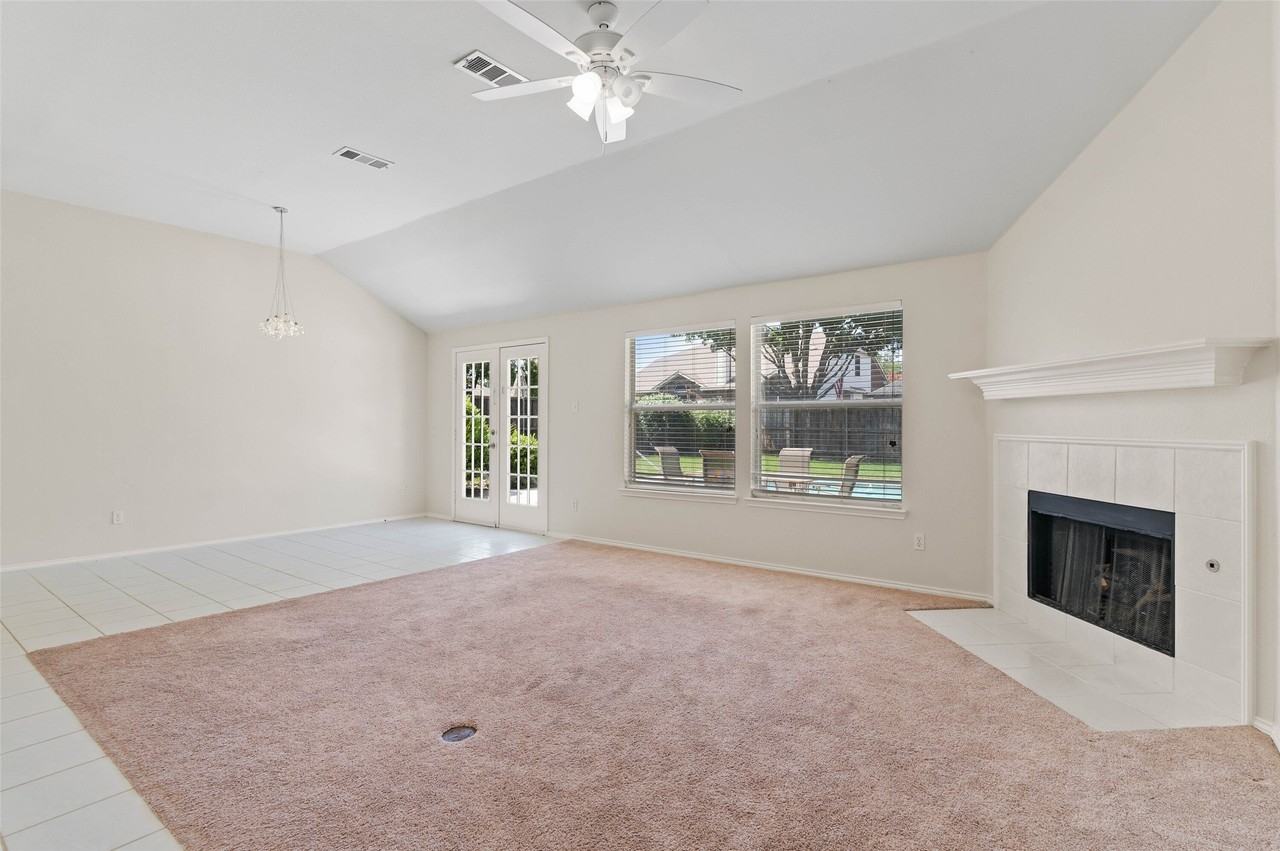 1703 Nightingale Ln - Photo 5 of 32