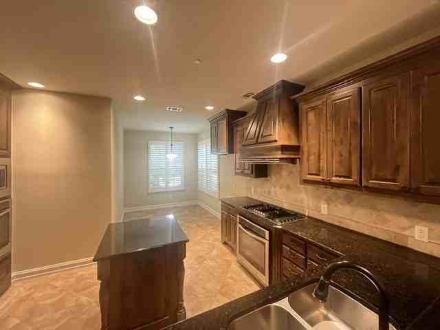 4709 Bayview Dr - Photo 3 of 8