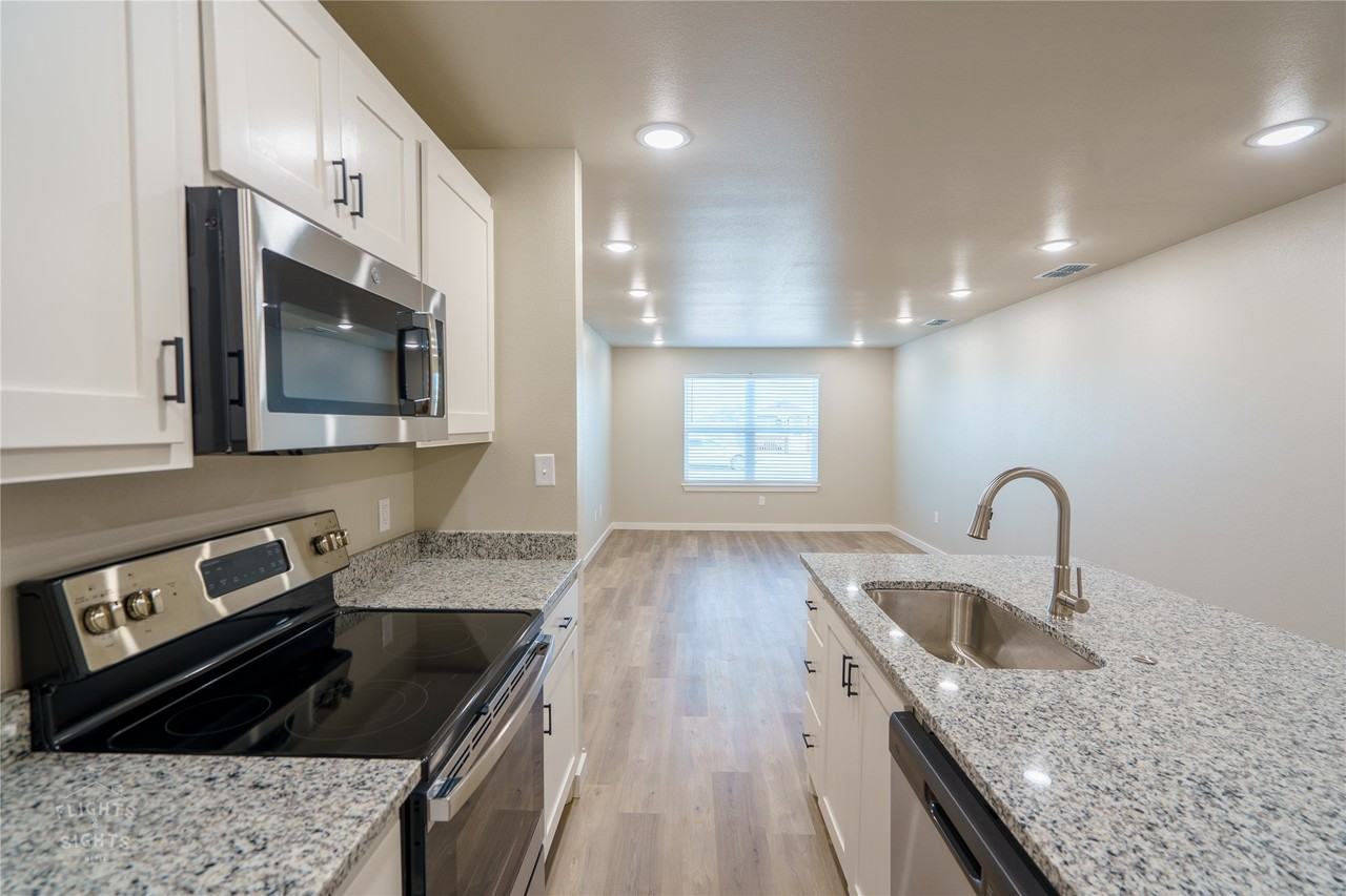 528 Colorado St - Photo 3 of 19