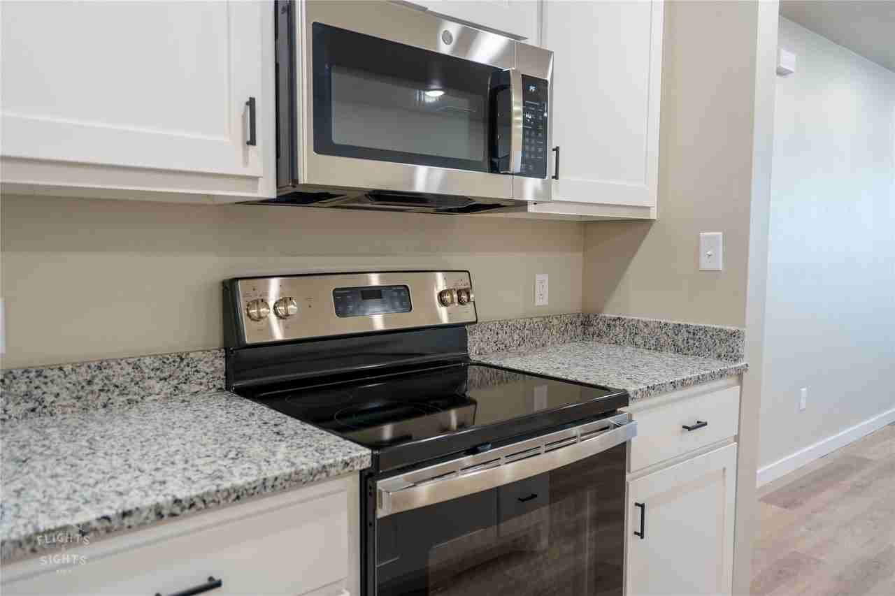 528 Colorado St - Photo 4 of 19