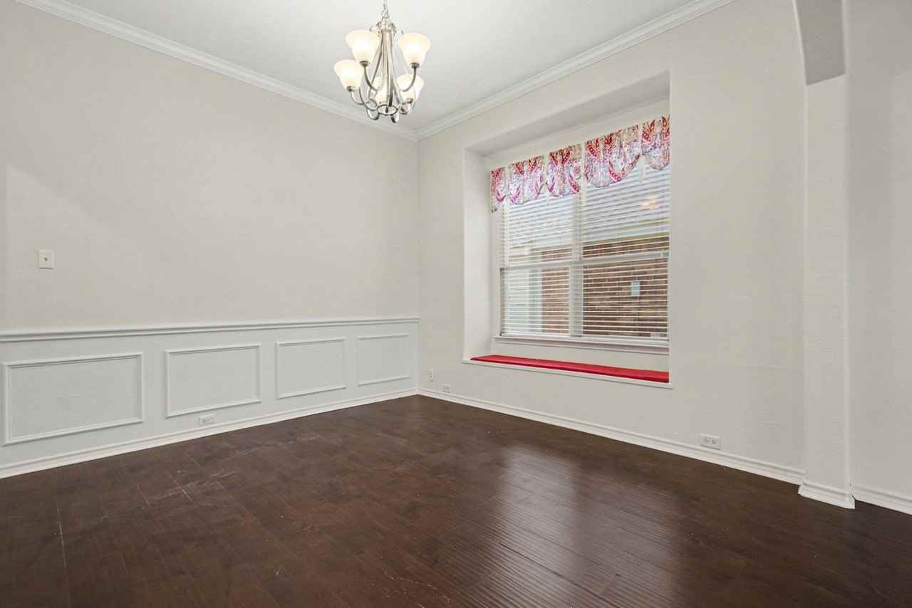 1707 Briarhollow Dr - Photo 5 of 40