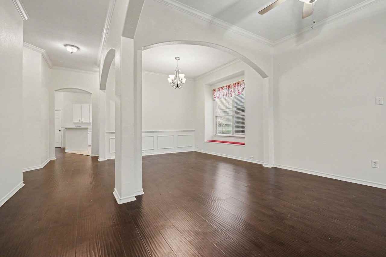 1707 Briarhollow Dr - Photo 7 of 40