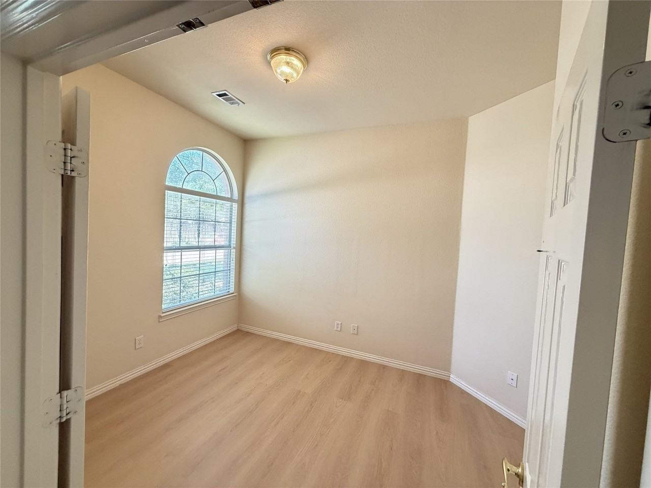 312 Calstone Dr - Photo 2 of 15
