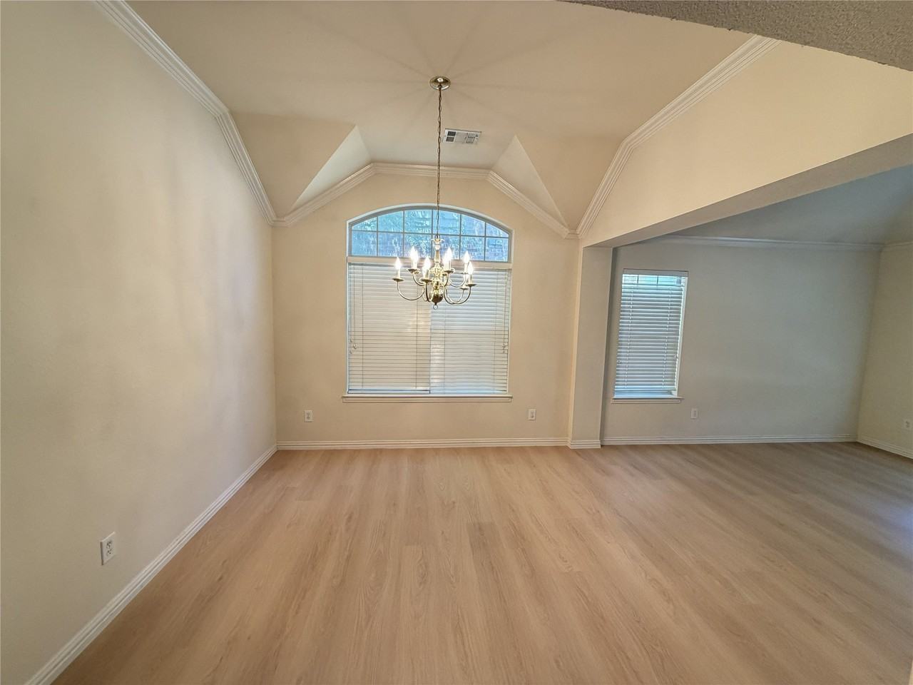 312 Calstone Dr - Photo 3 of 15
