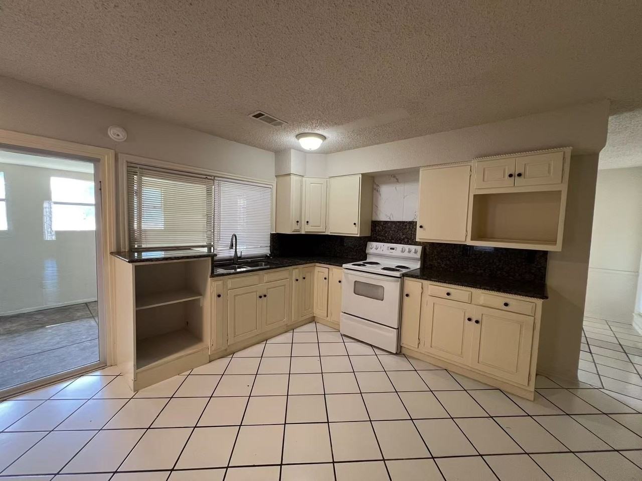 6400 Allegheny Trl - Photo 4 of 17