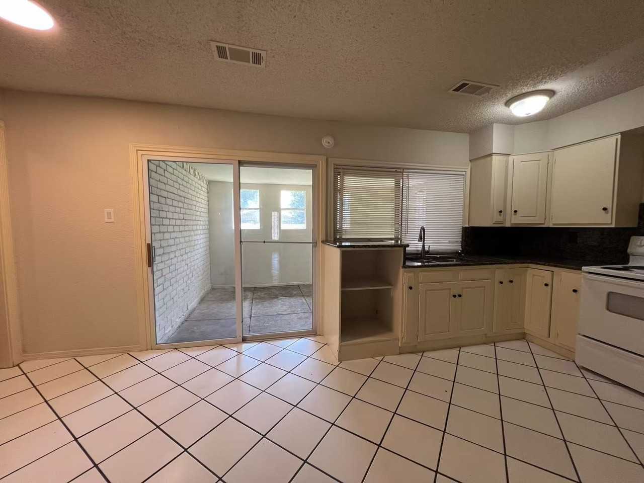 6400 Allegheny Trl - Photo 5 of 17