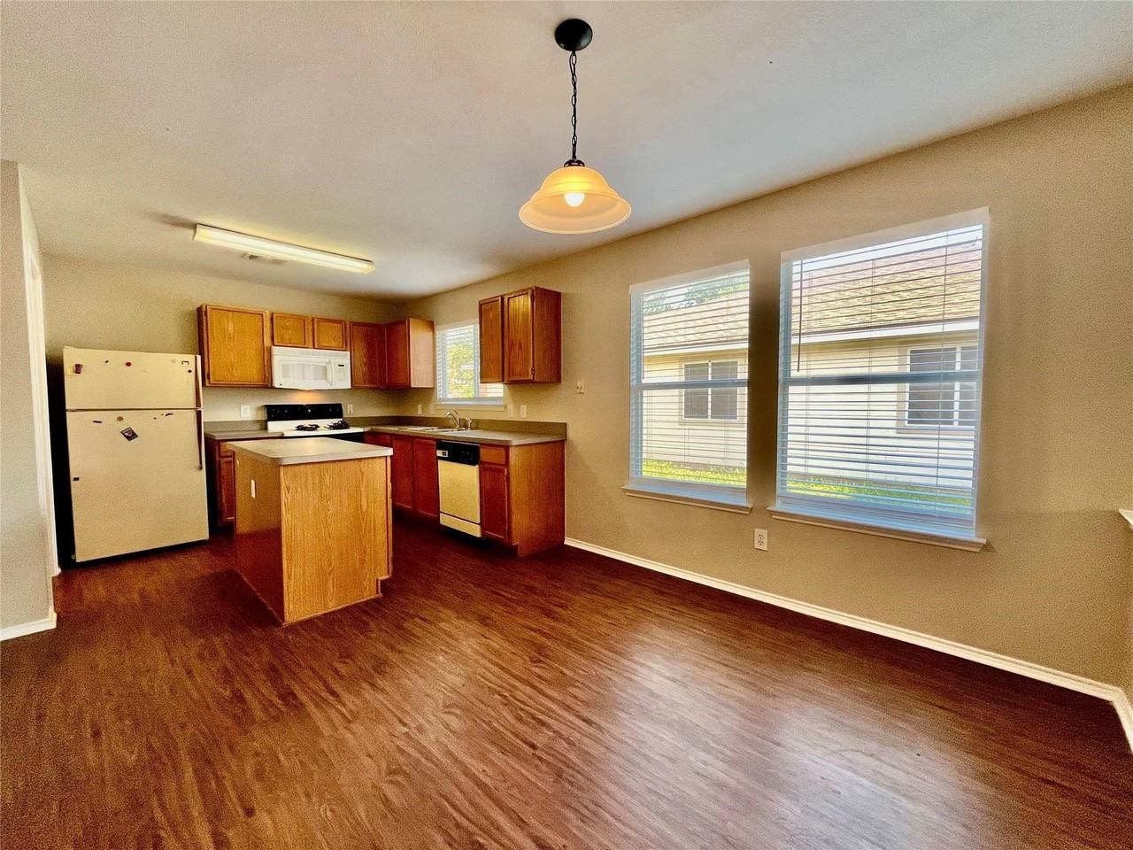 2200 Lookout Ln - Photo 5 of 18