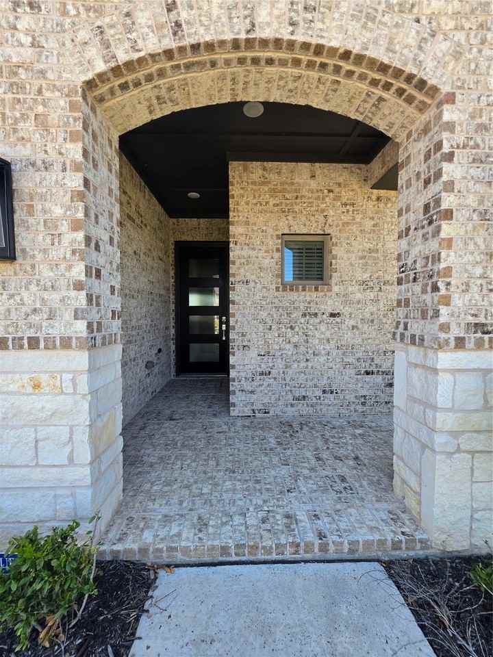708 Treaty Oak Dr - Photo 2 of 25